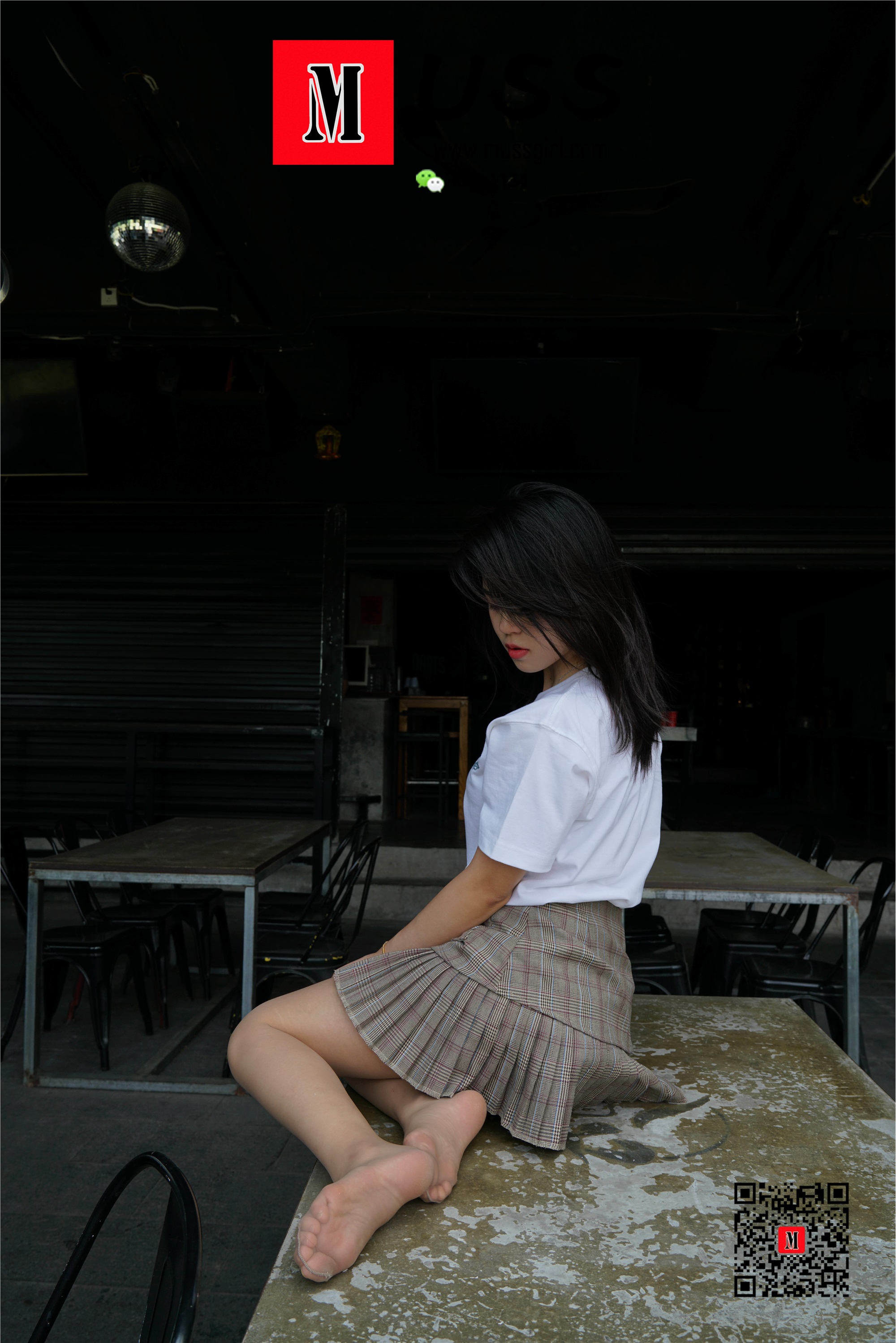 MussGirl慕丝女郎  NO.008 拍过模特的美足，那化妆师璐璐的呢？